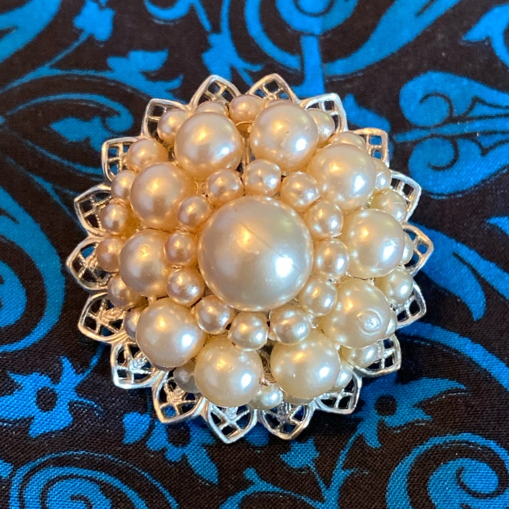 Vtg Pearl Cluster Brooch